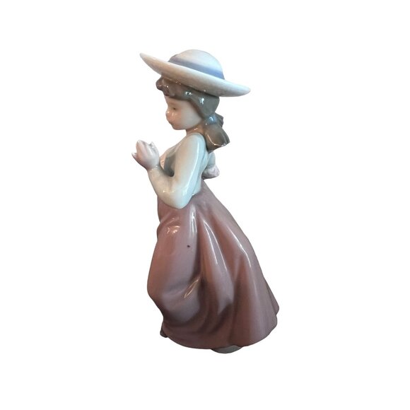 Nao by Lladro Daisa 565 Out For a Stroll 1988 7" Figurine Fine Porcelain Spain - Picture 4 of 7
